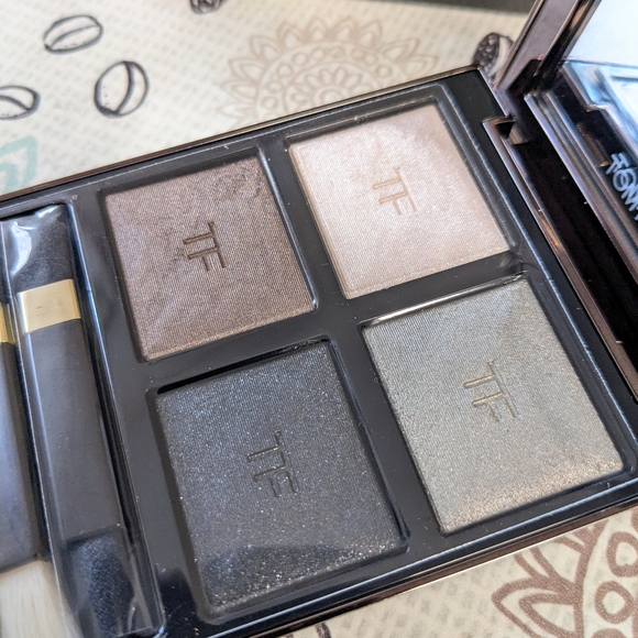 Tom Ford Eye Color Quad Eyeshadow - 05 Double Indemnity - Picture 3 of 10